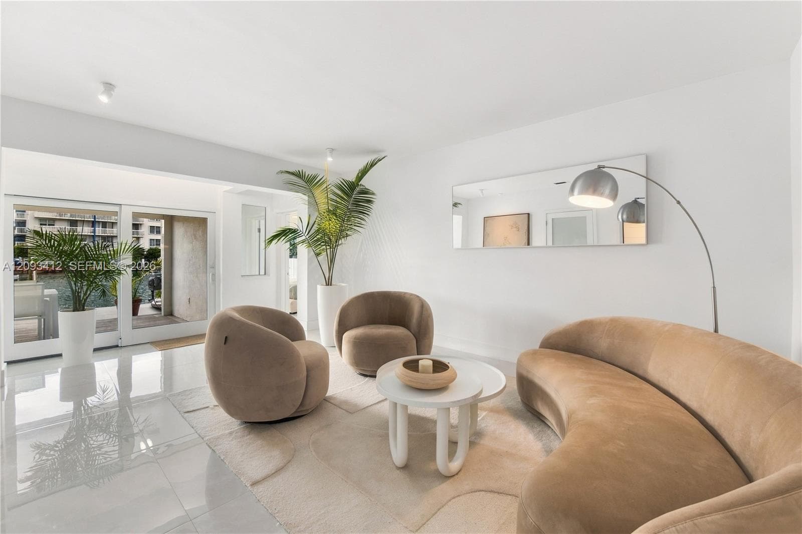 8533 Crespi Blvd photo 7