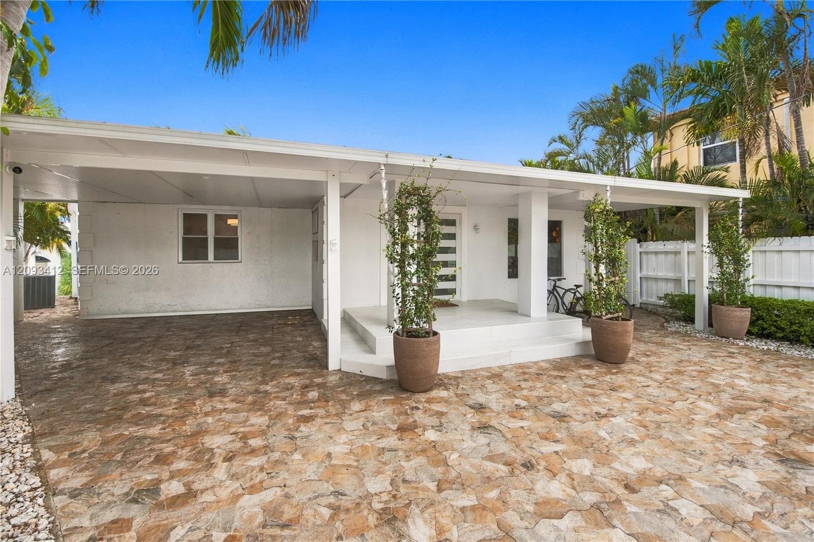 8533 Crespi Blvd photo 4