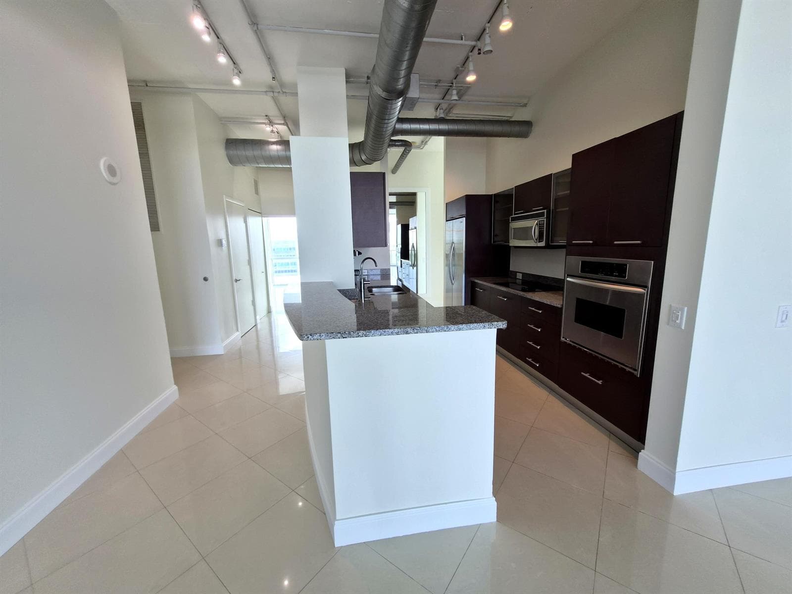 3029 NE 188TH Street 805 photo 10