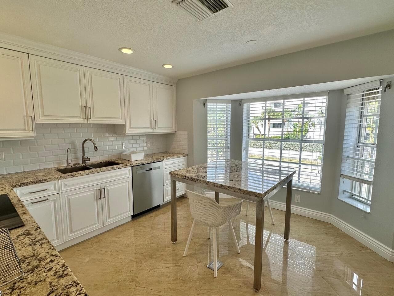 4230 N OCEAN Drive photo 17