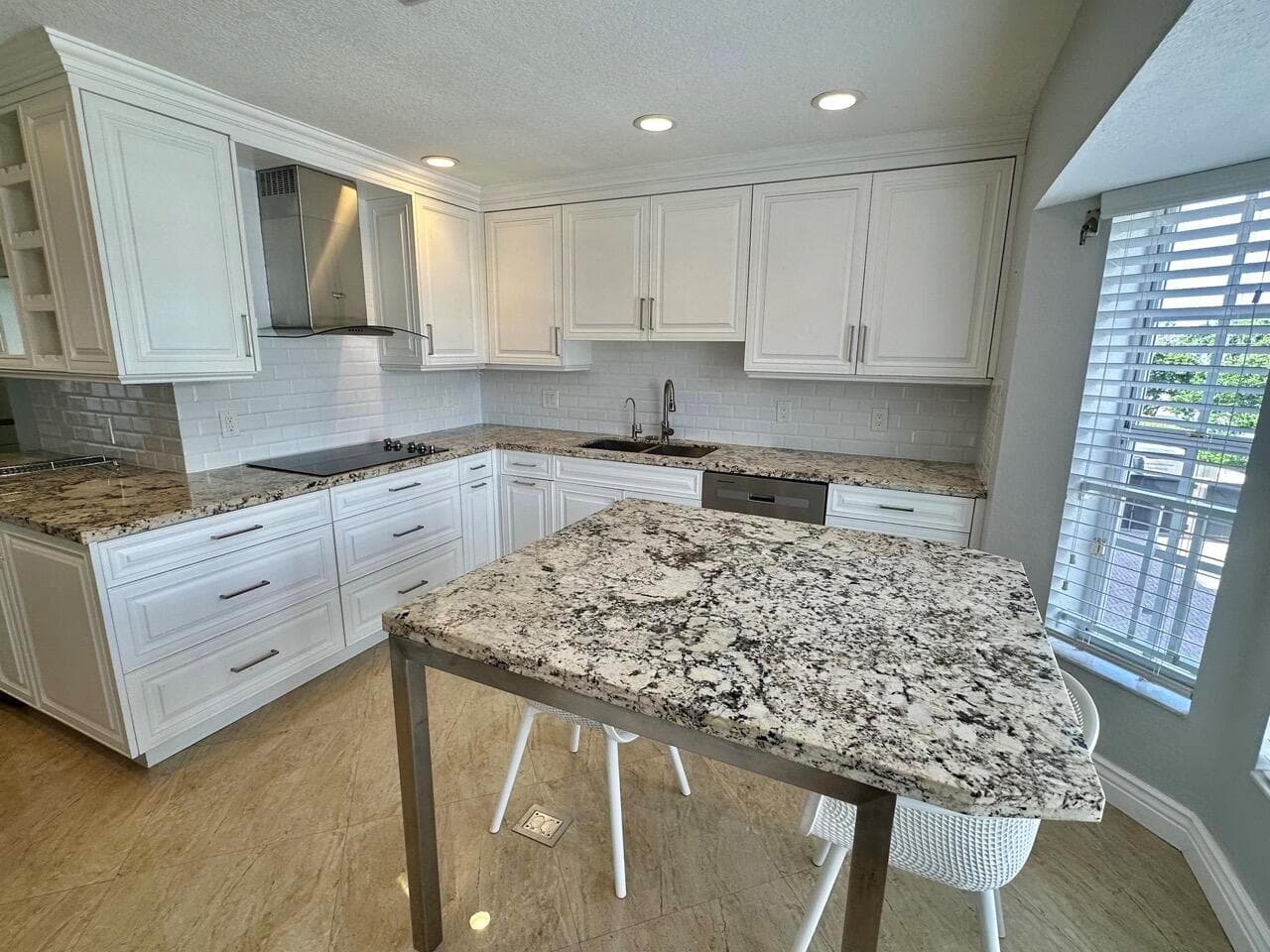 4230 N OCEAN Drive photo 18