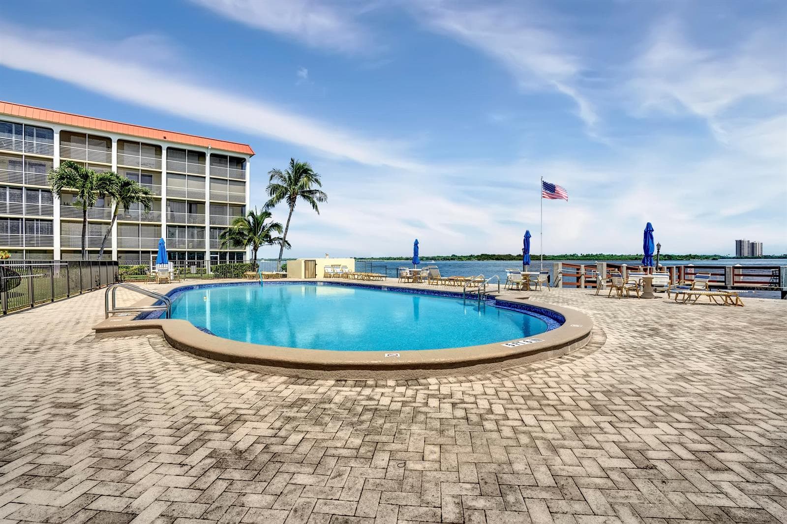 100 Paradise Harbour Boulevard 408 photo 24