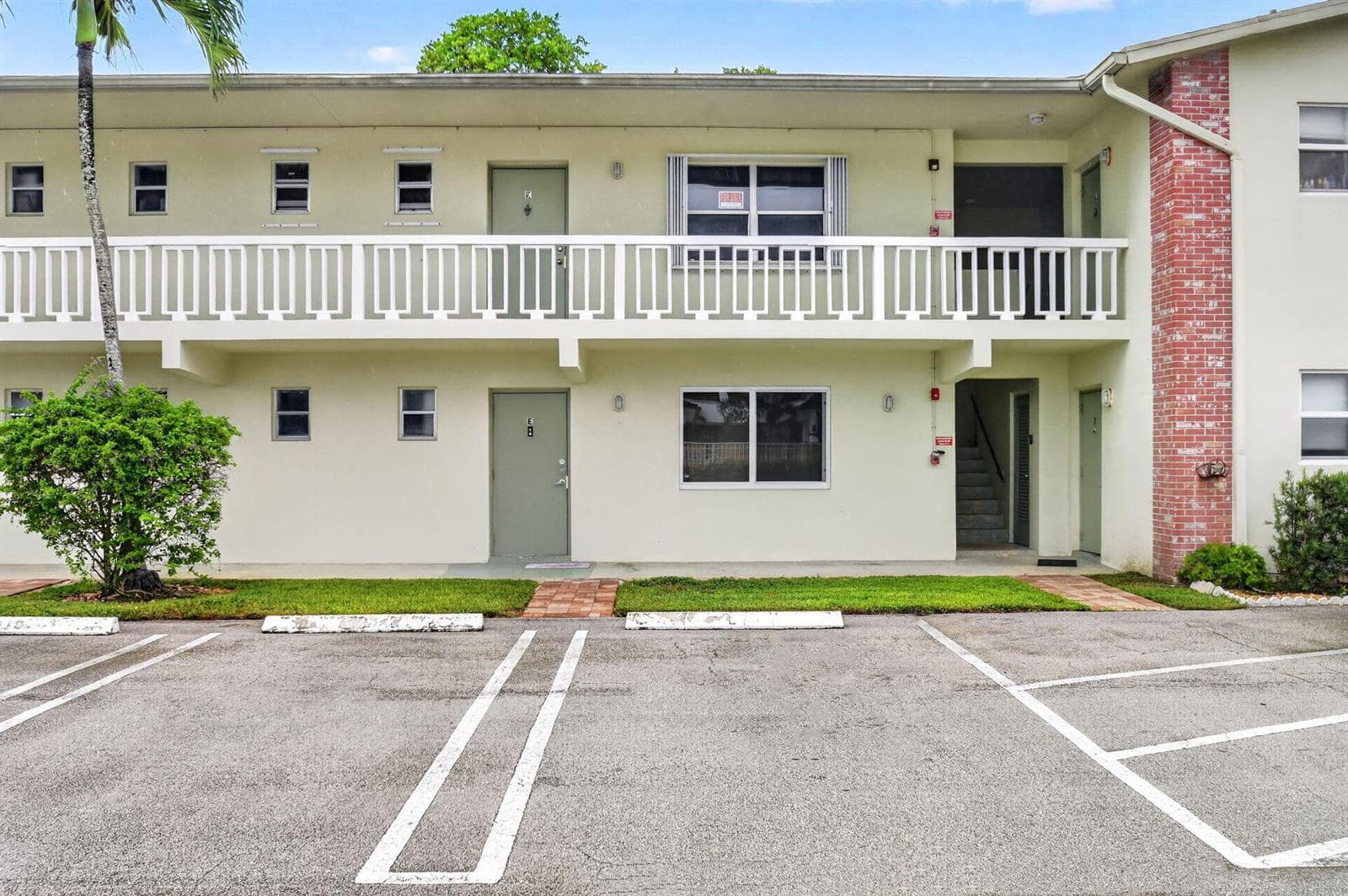 658 NE 6TH Court E E photo 1