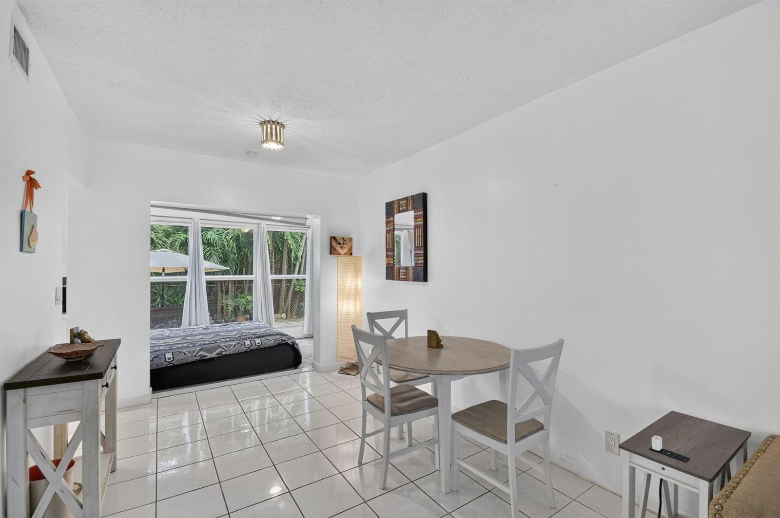 658 NE 6TH Court E E photo 4