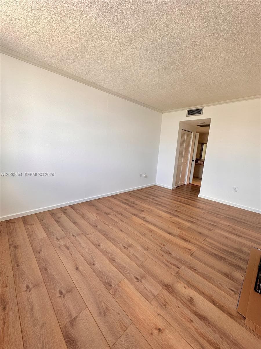 300 Bayview Dr 701 photo 16
