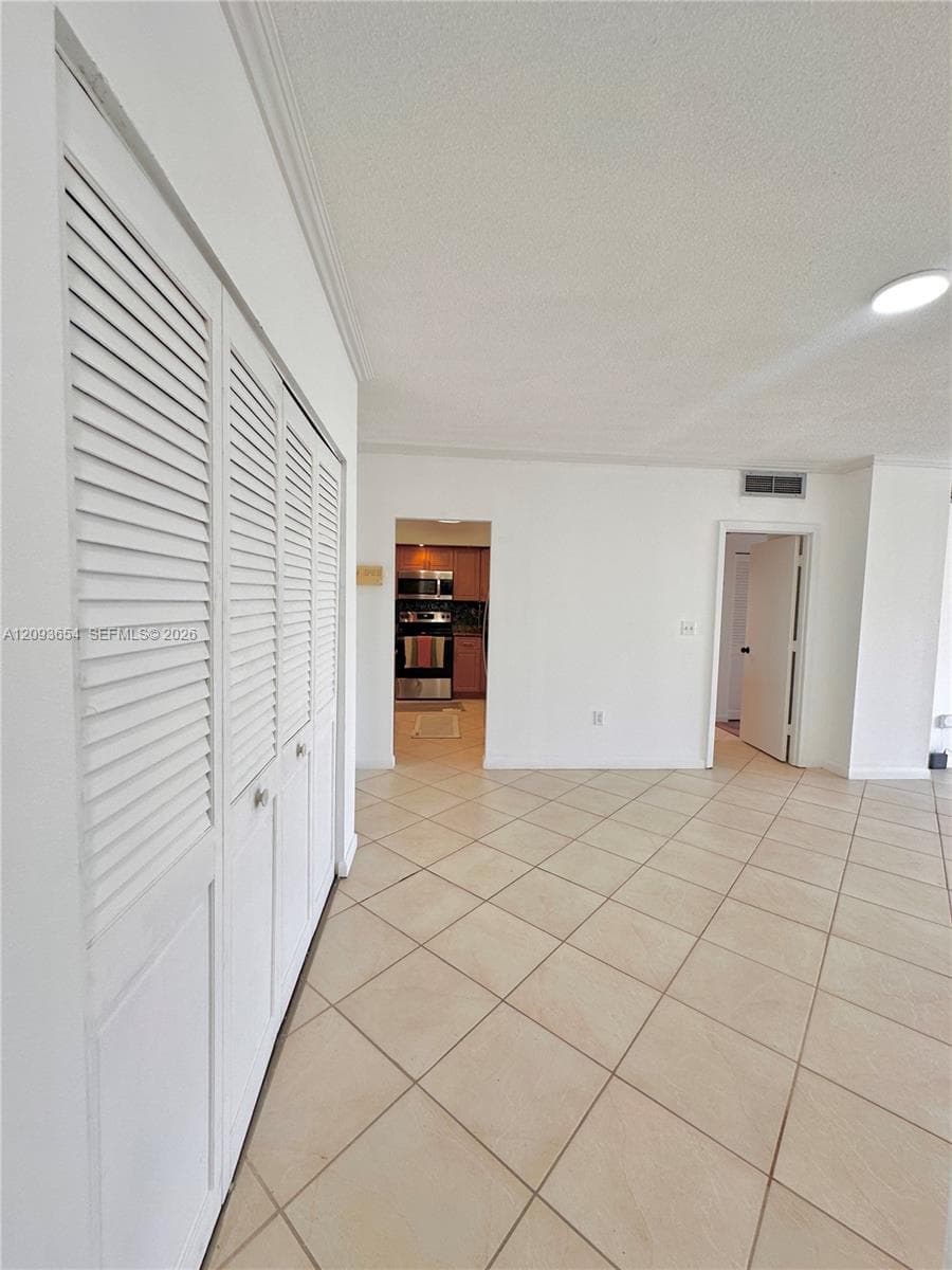 300 Bayview Dr 701 photo 12