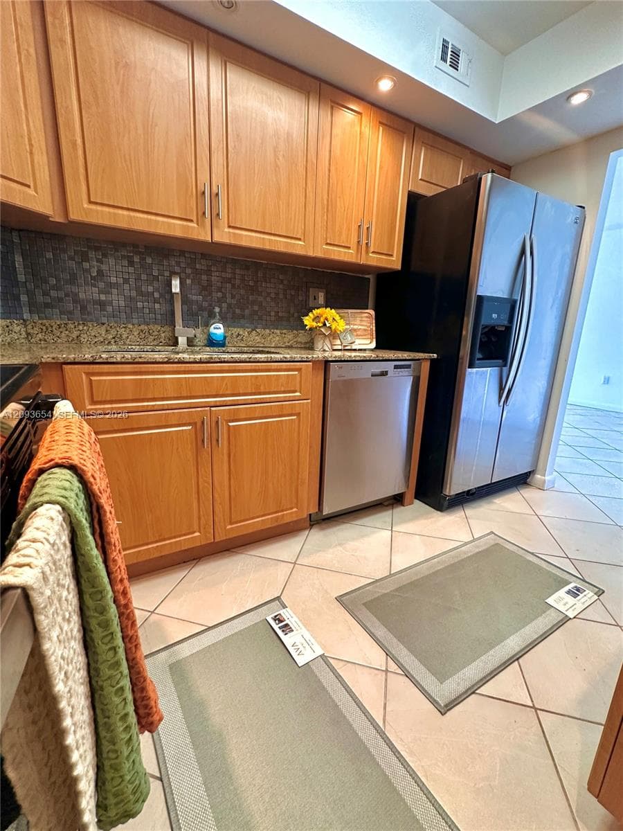 300 Bayview Dr 701 photo 7