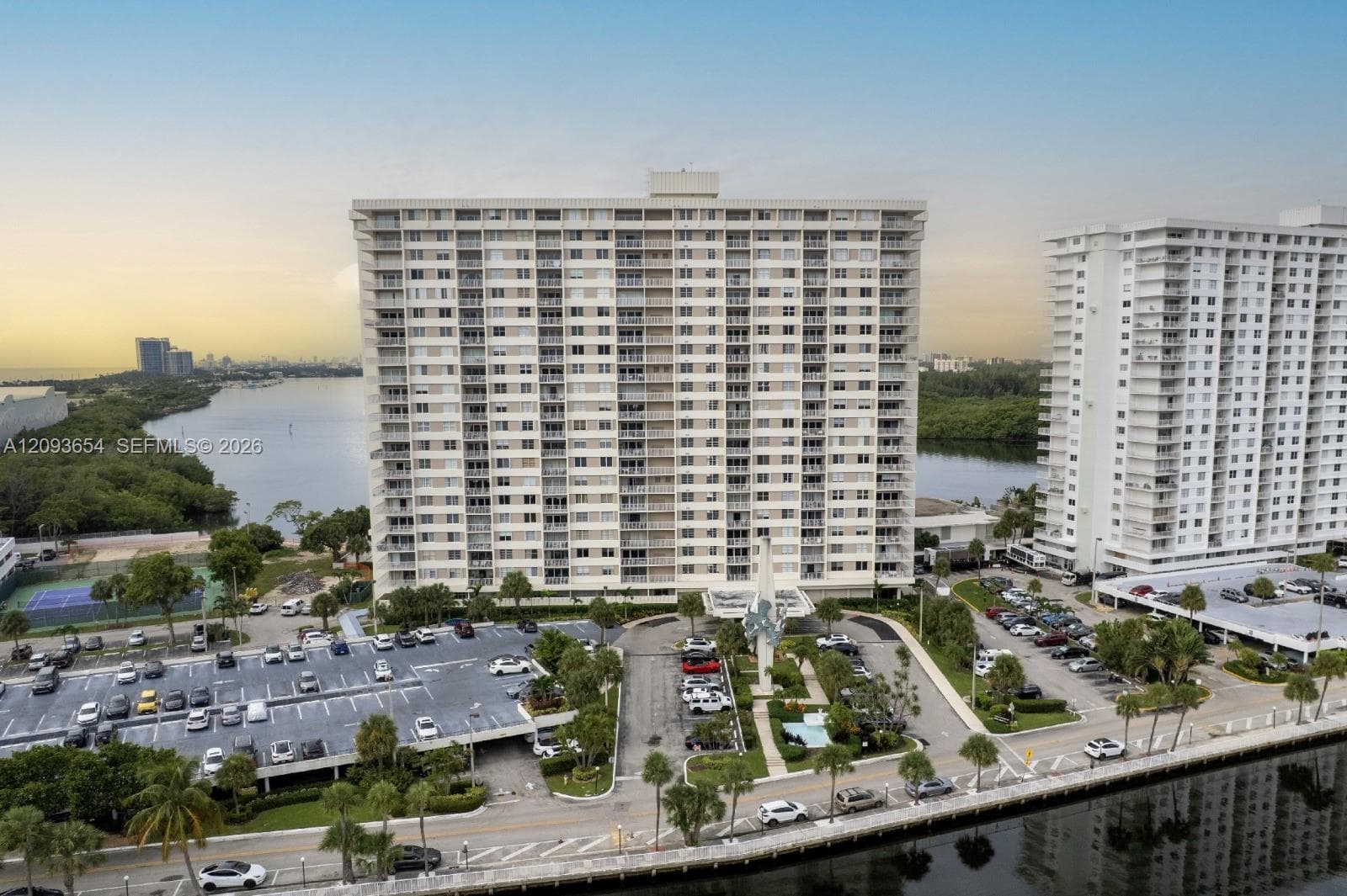 300 Bayview Dr 701 photo 5