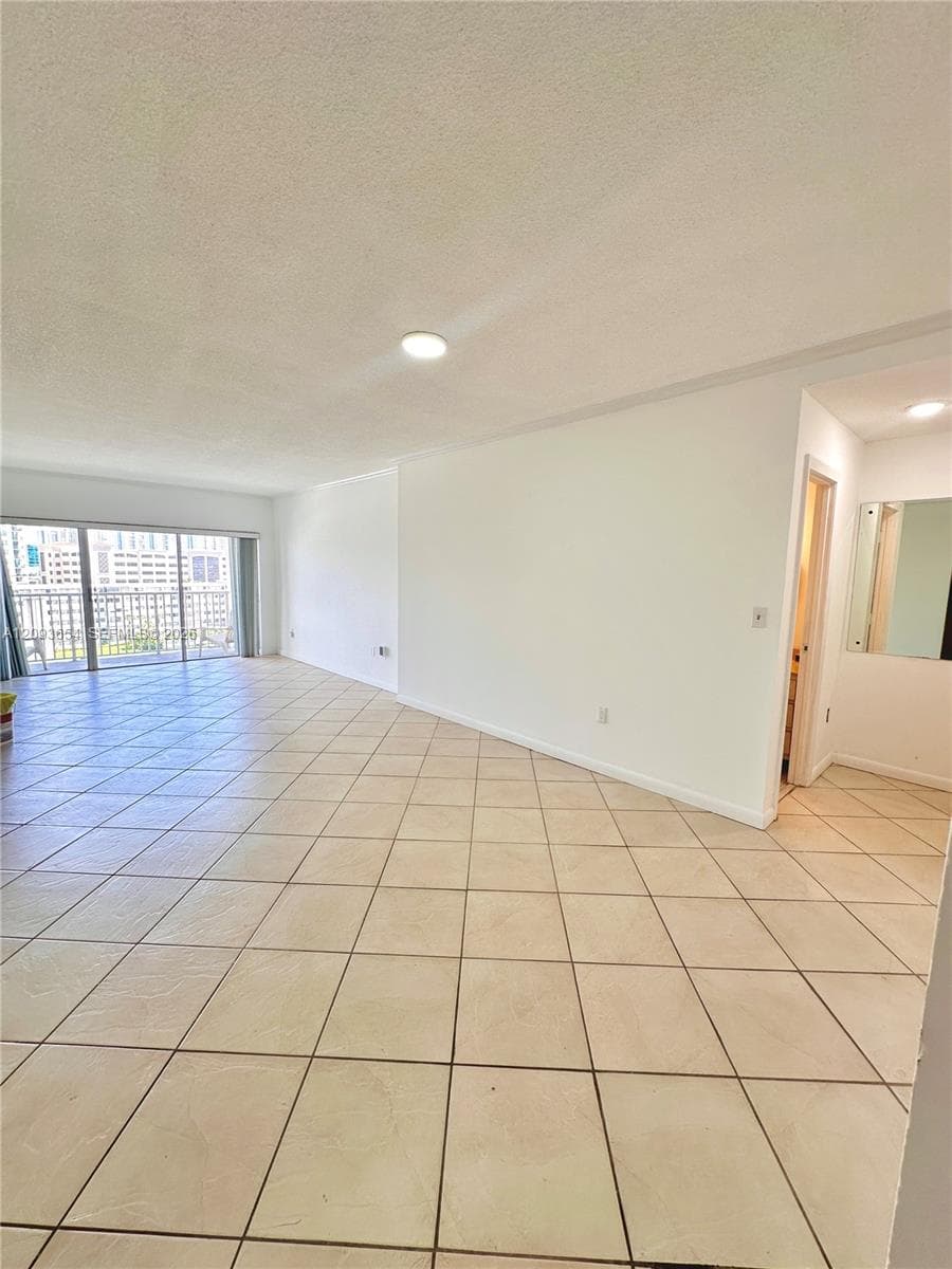 300 Bayview Dr 701 photo 9