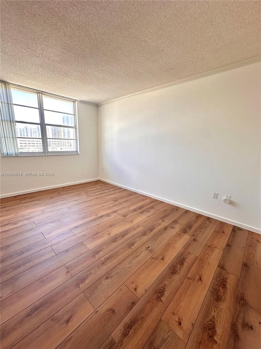 300 Bayview Dr 701 photo 15