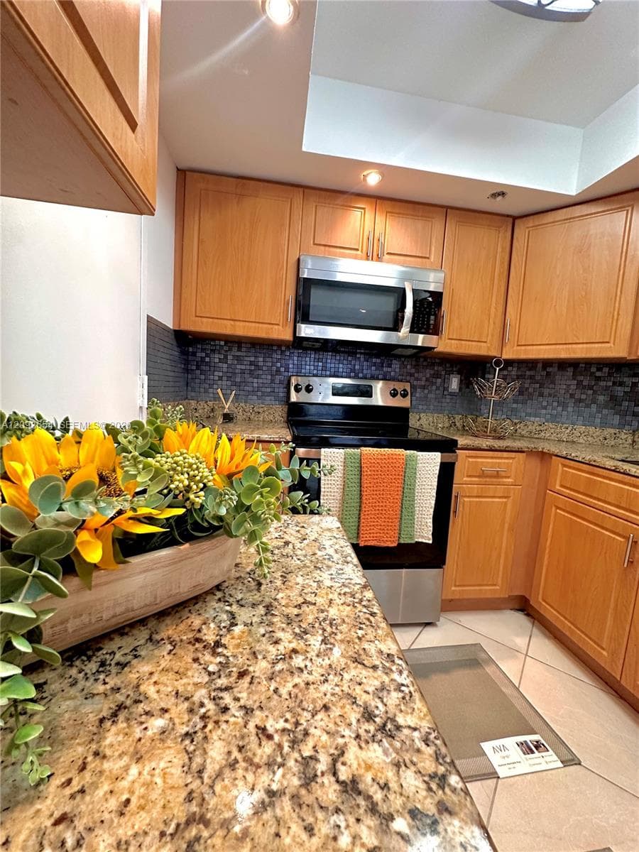 300 Bayview Dr 701 photo 8