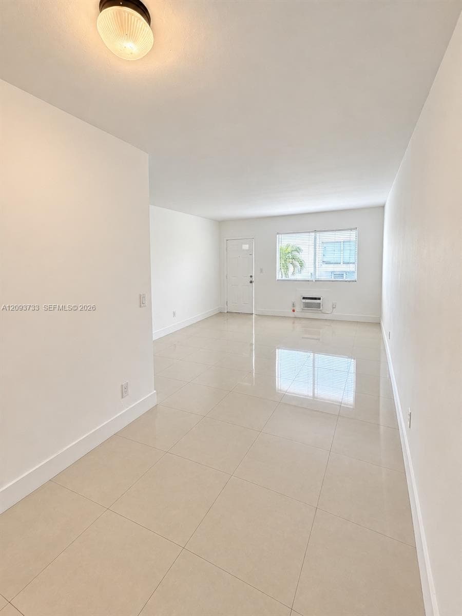 8215 Crespi Blvd 2 photo 2