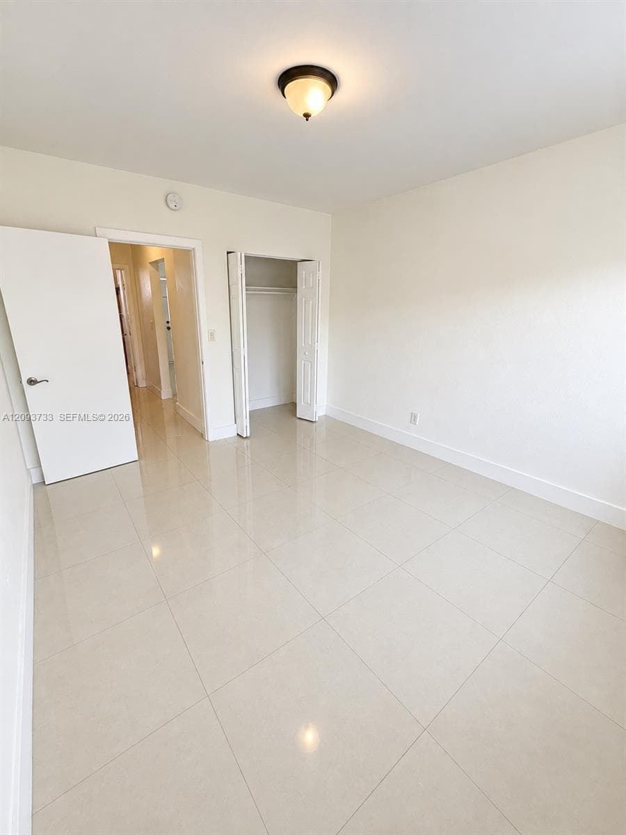 8215 Crespi Blvd 2 photo 6