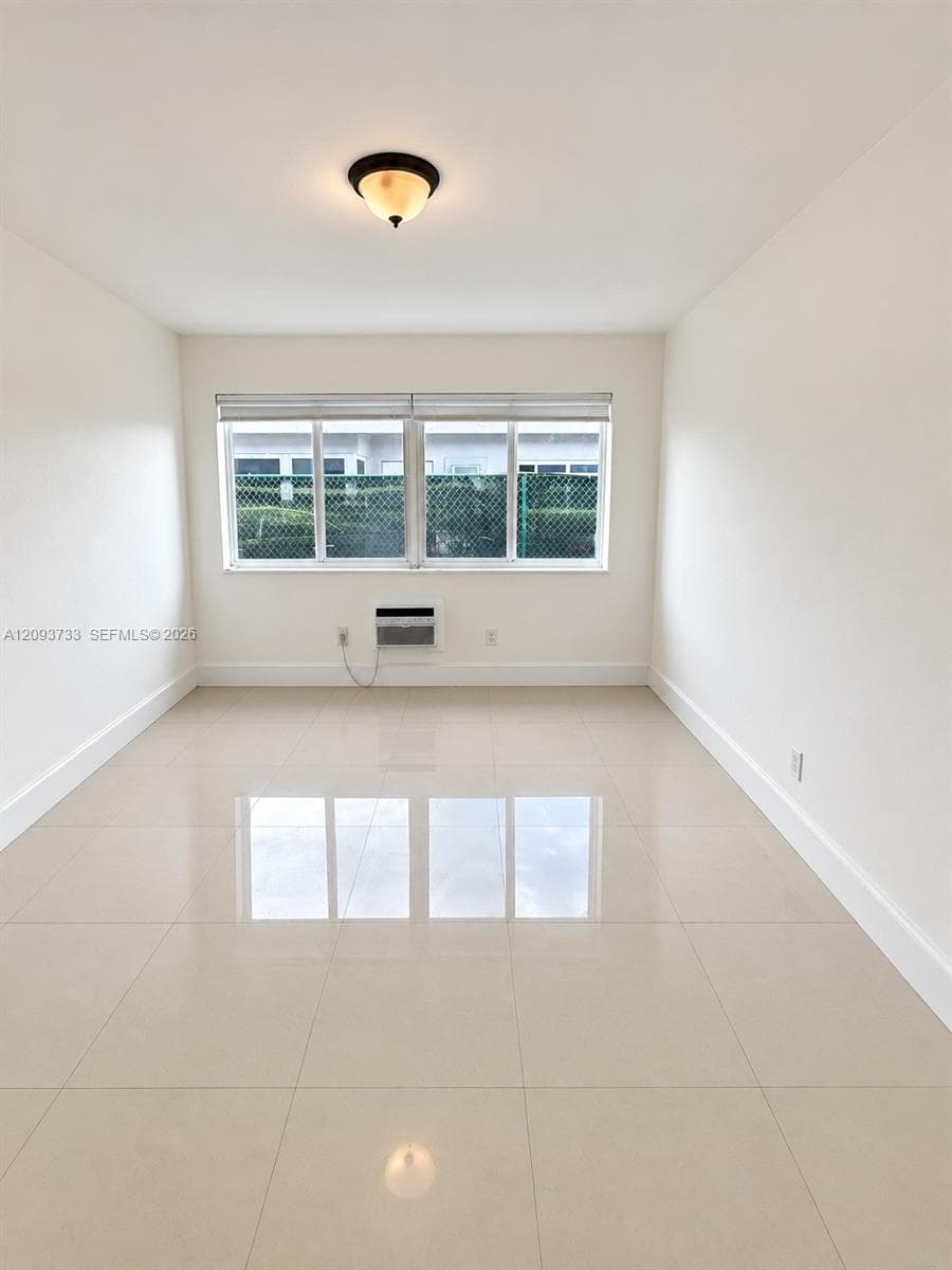 8215 Crespi Blvd 2 photo 7
