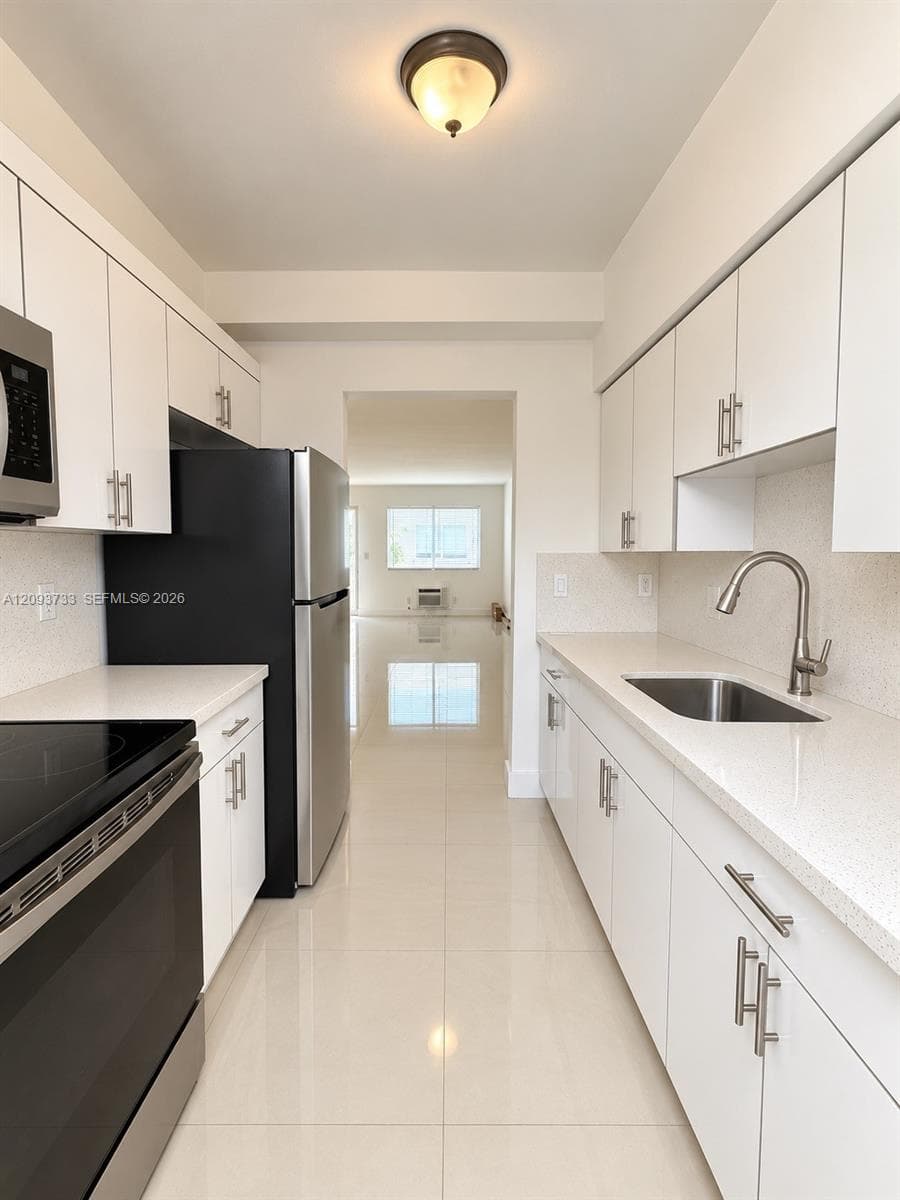 8215 Crespi Blvd 2 photo 4