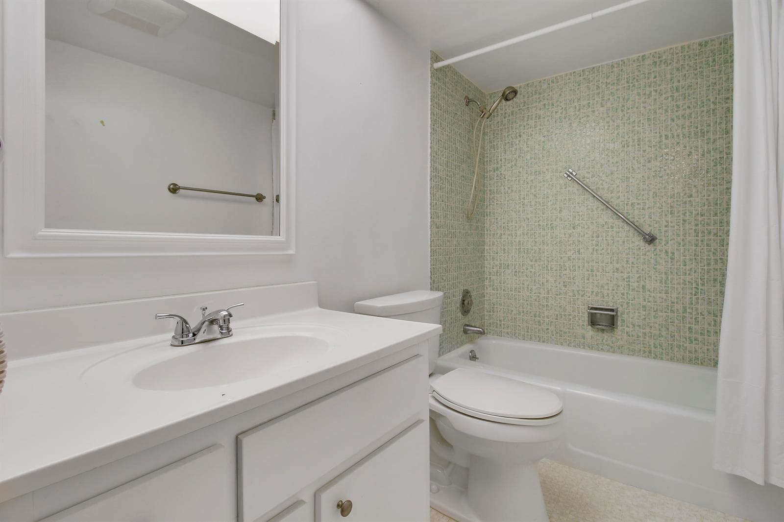 60 Yacht Club Drive 103 photo 16