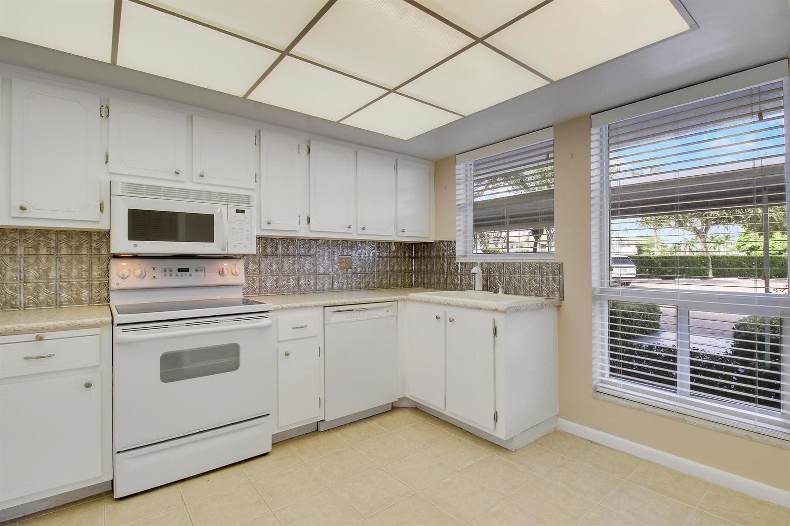 60 Yacht Club Drive 103 photo 20