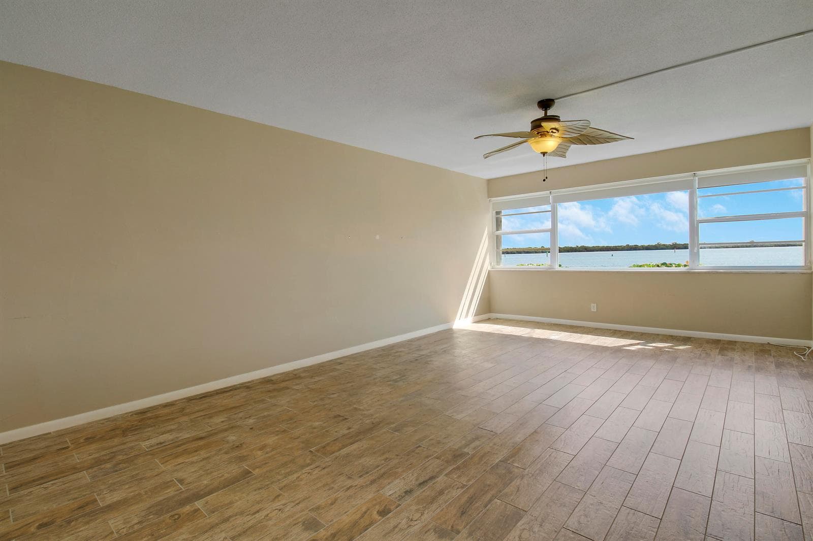 60 Yacht Club Drive 103 photo 11