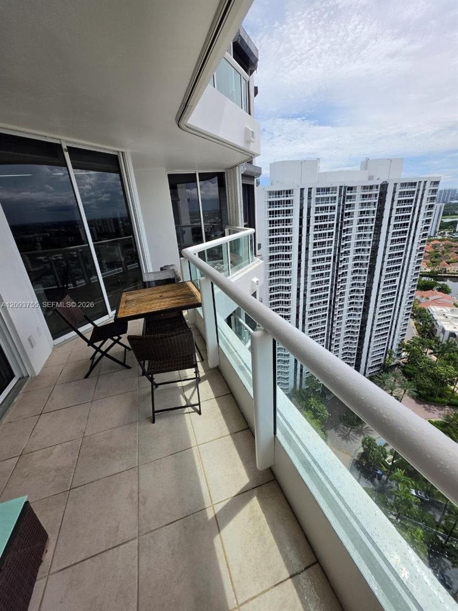 21205 Yacht Club Dr 3105 photo 13