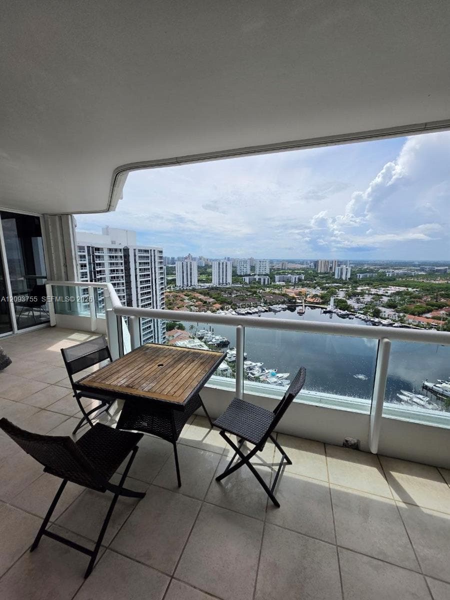 21205 Yacht Club Dr 3105 photo 14