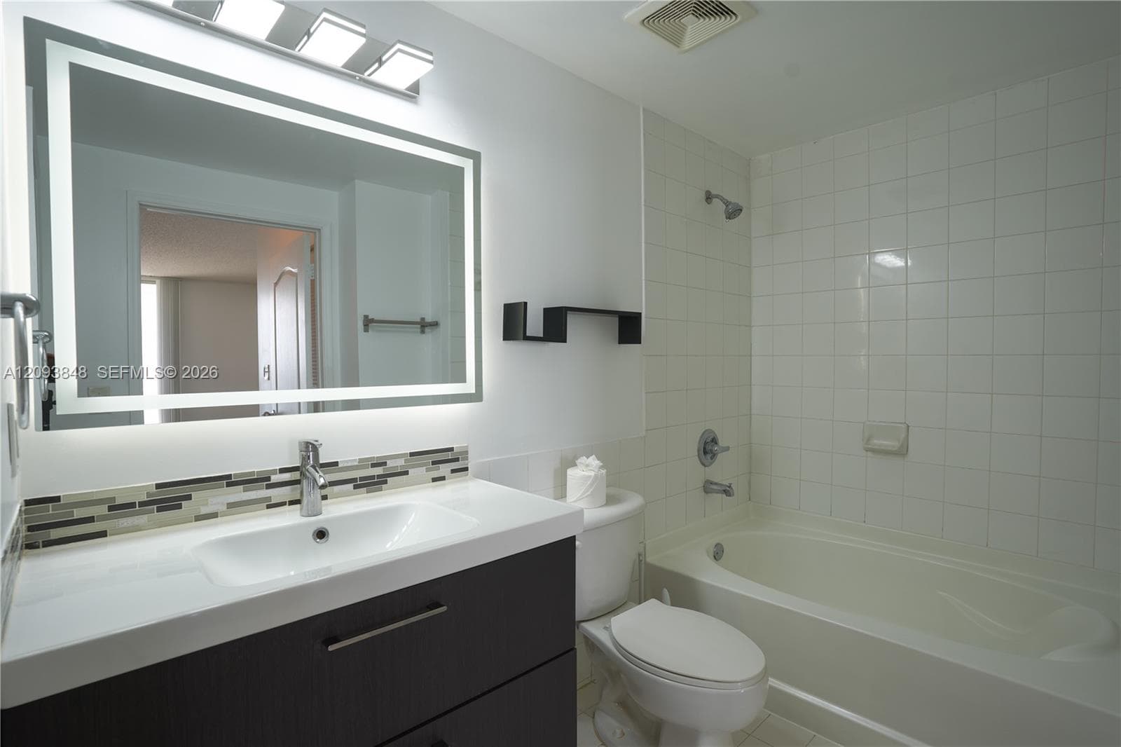 5077 NW 7th St 904 photo 19