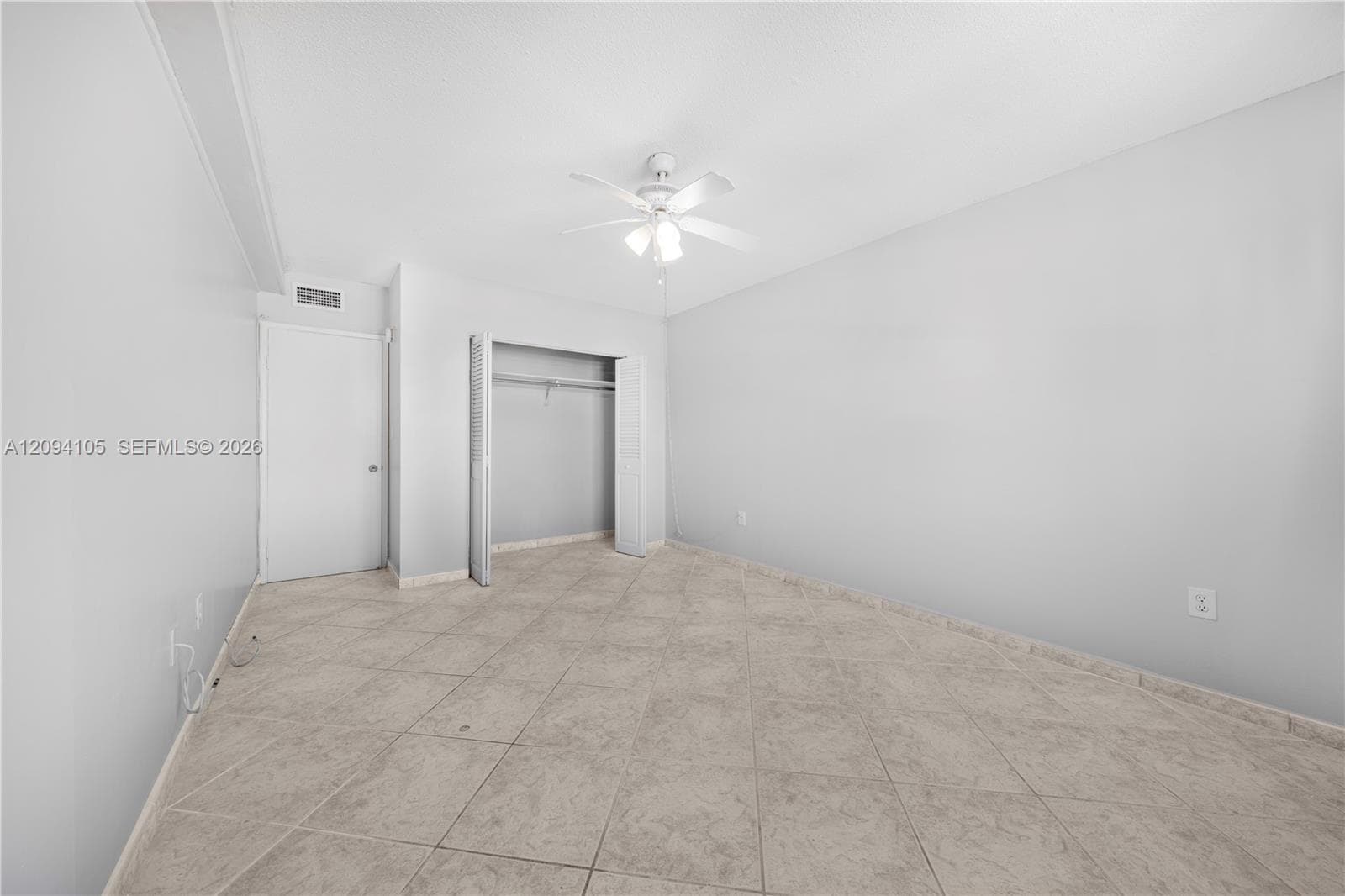 400 Kings Point Dr 1427 photo 9