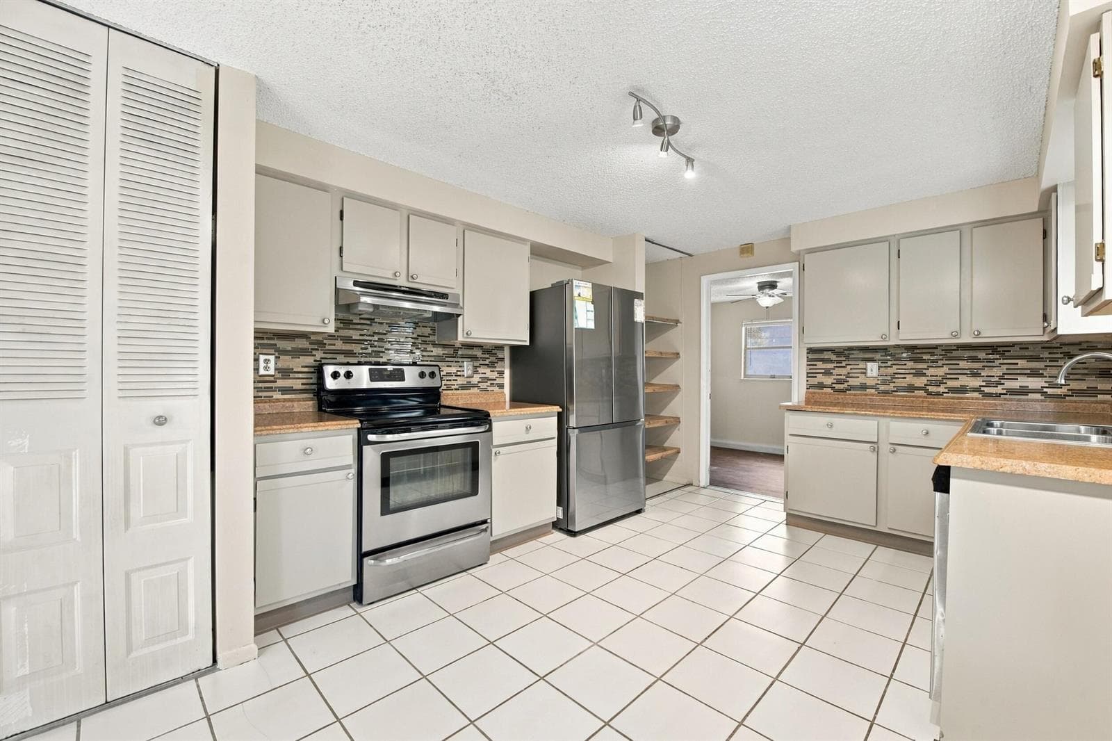 5141 Saint John Avenue N photo 10