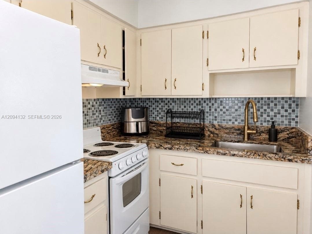 1816 E Oakland Park Blvd 78 photo 3