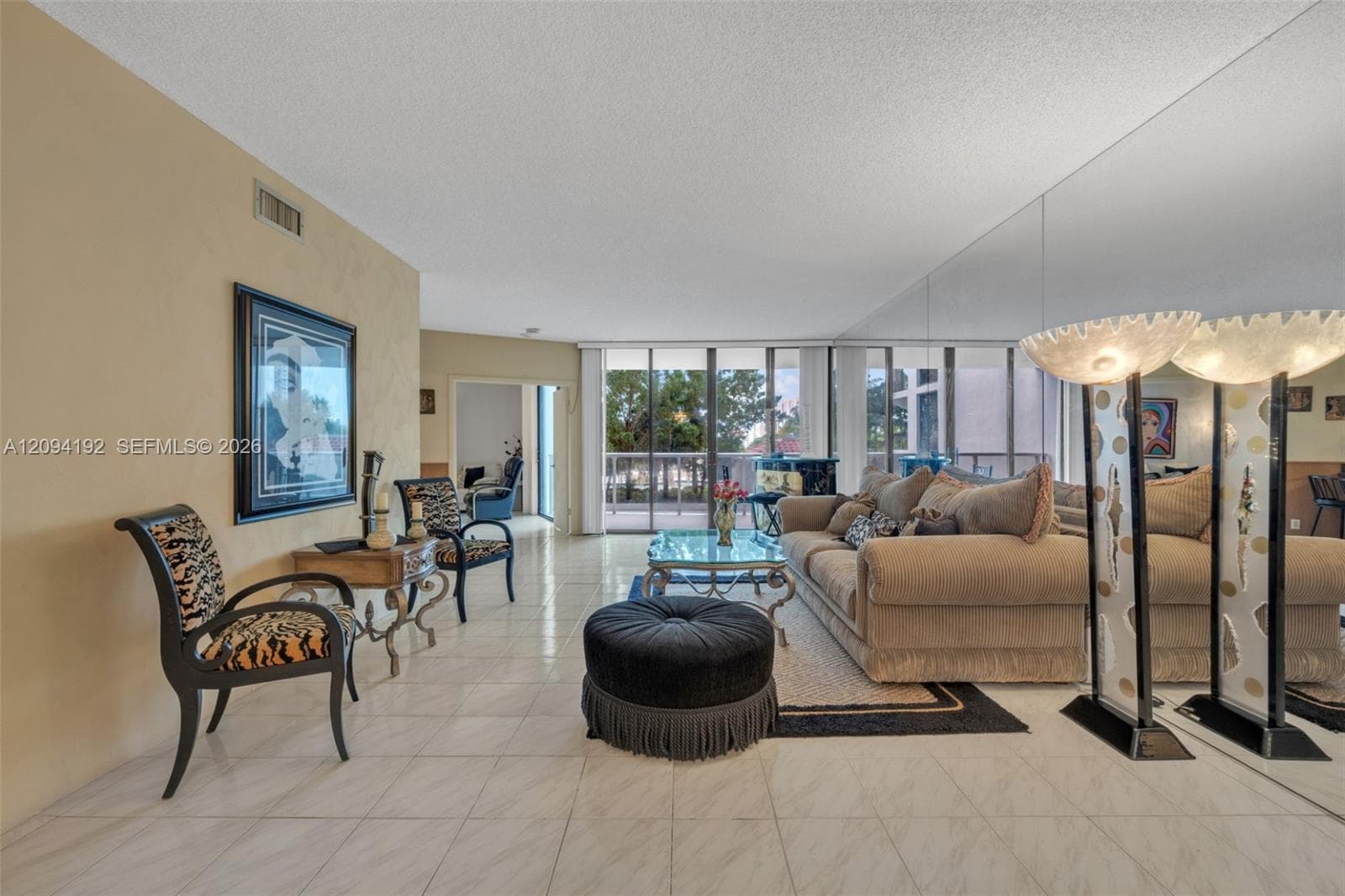 20281 E Country Club Dr 305 photo 2