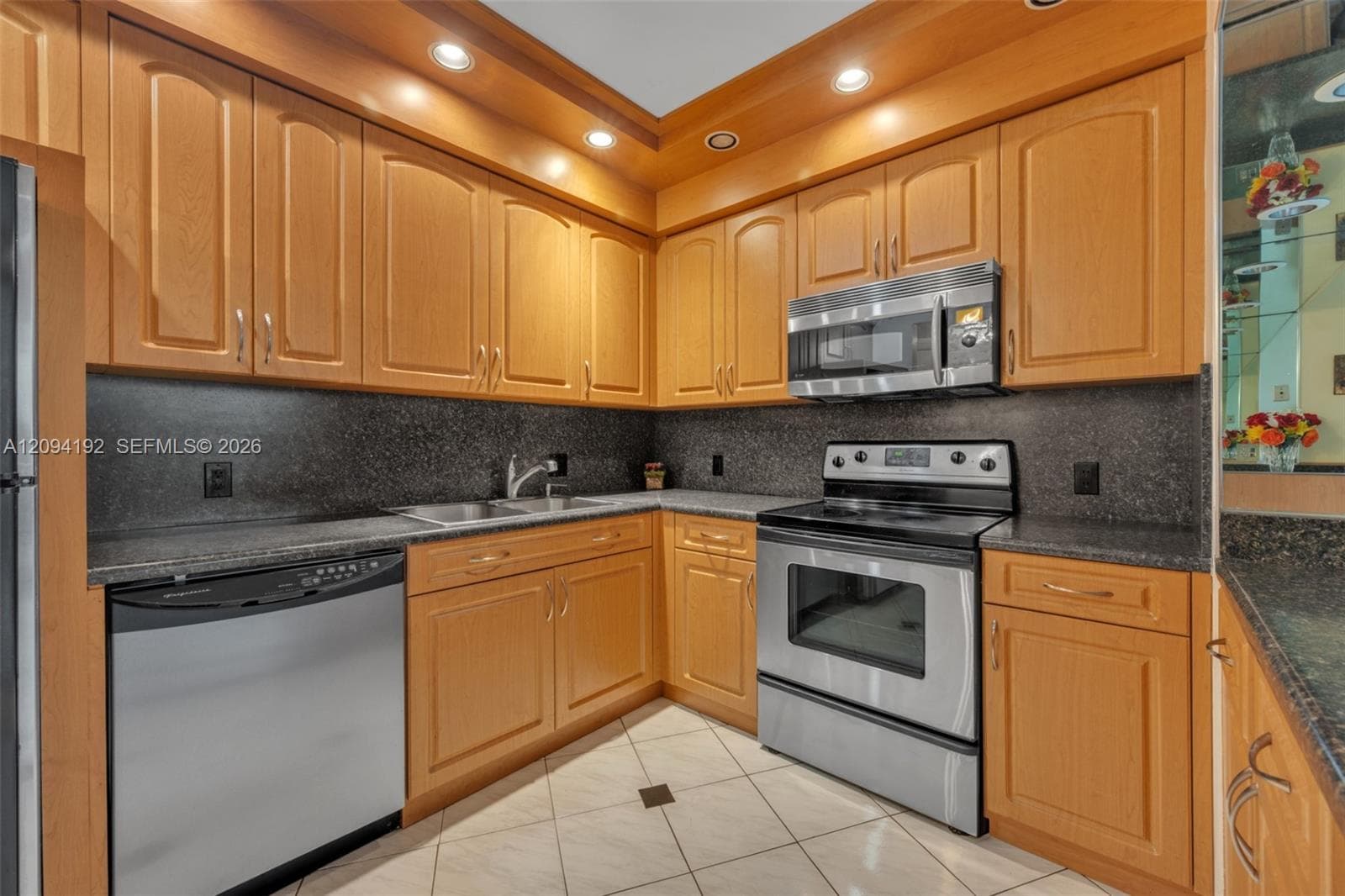 20281 E Country Club Dr 305 photo 6