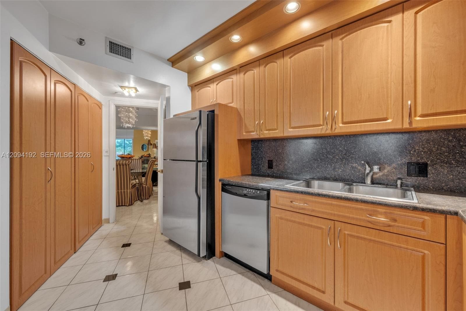 20281 E Country Club Dr 305 photo 7