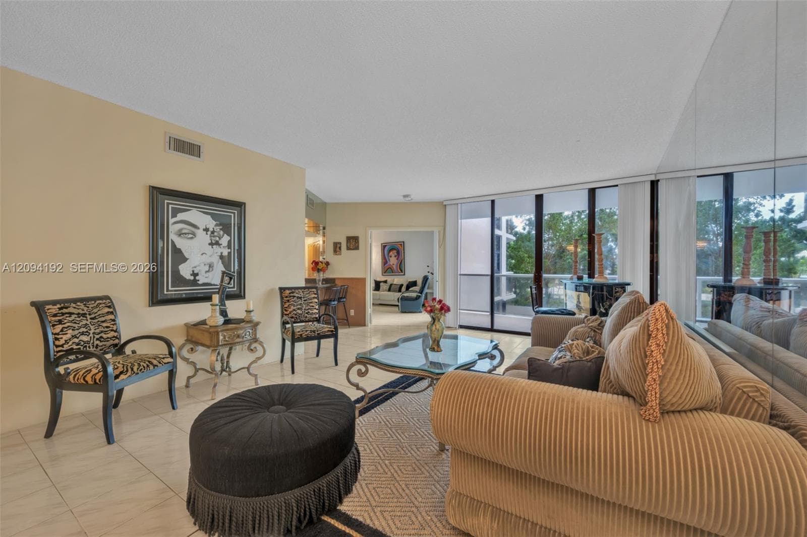 20281 E Country Club Dr 305 photo 1