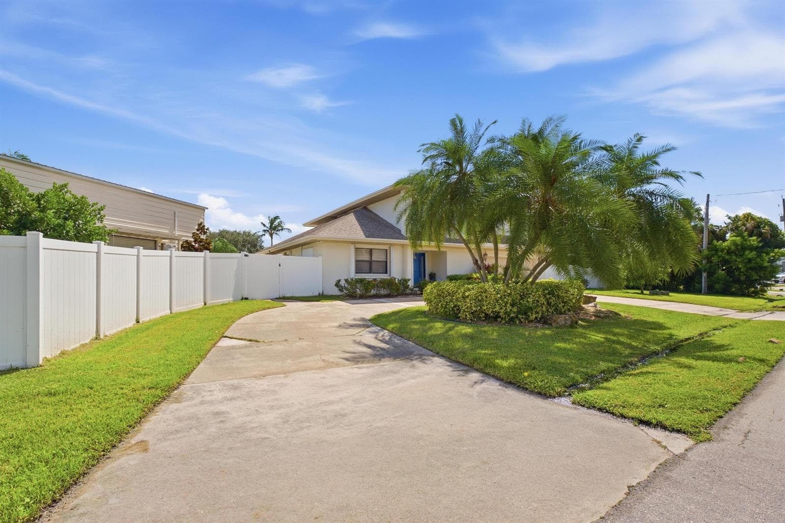 1536 SW EGRET Way photo 4