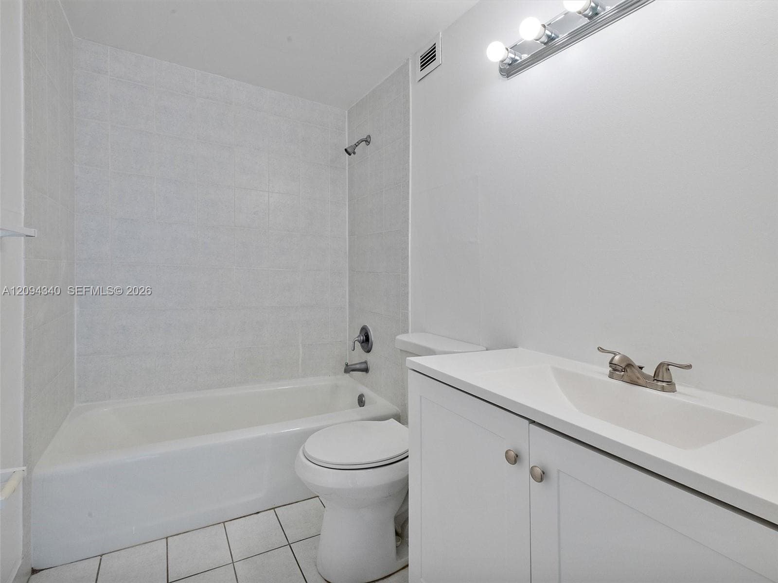 400 Kings Point Dr 523 photo 16