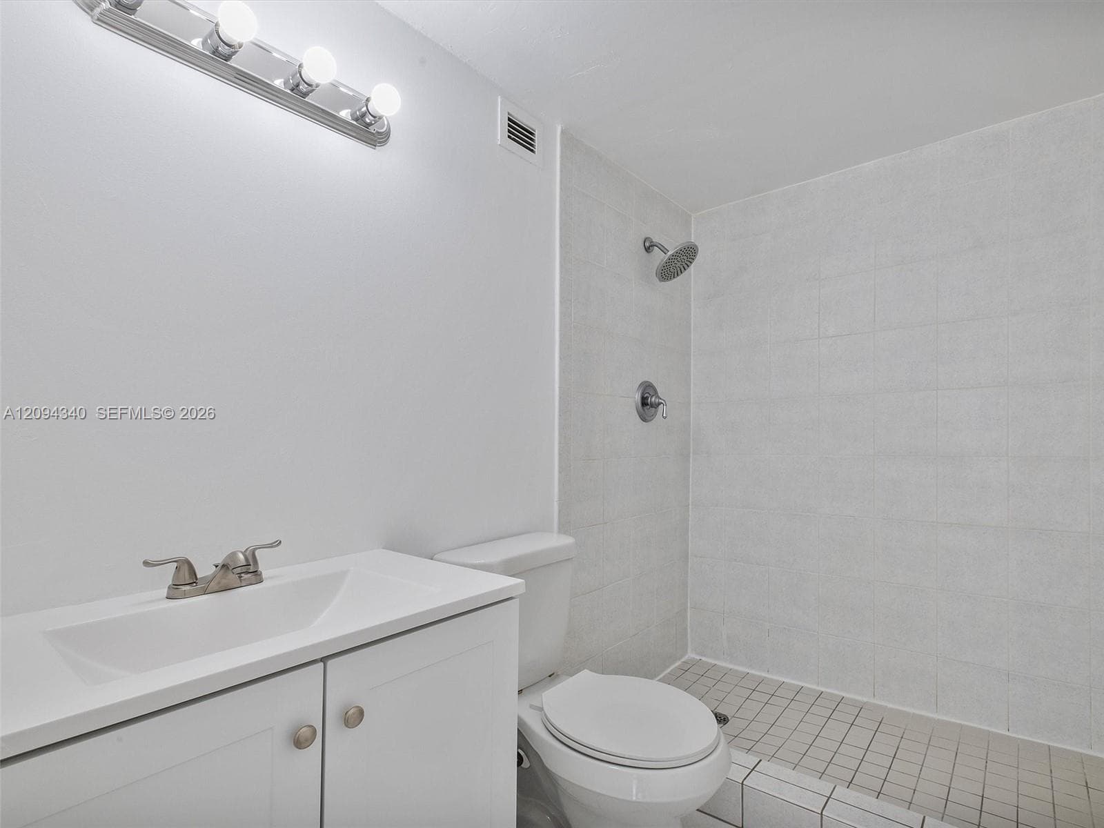 400 Kings Point Dr 523 photo 14