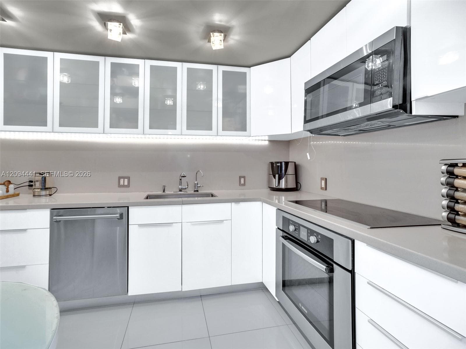 100 Bayview Dr PH01 photo 8