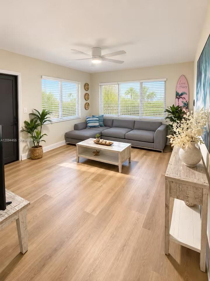 2634 Thomas St photo 2