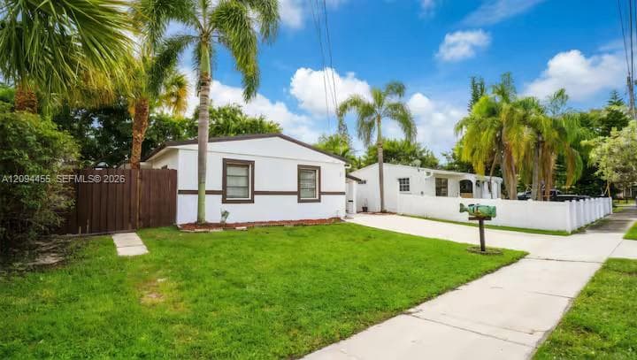2634 Thomas St photo 1