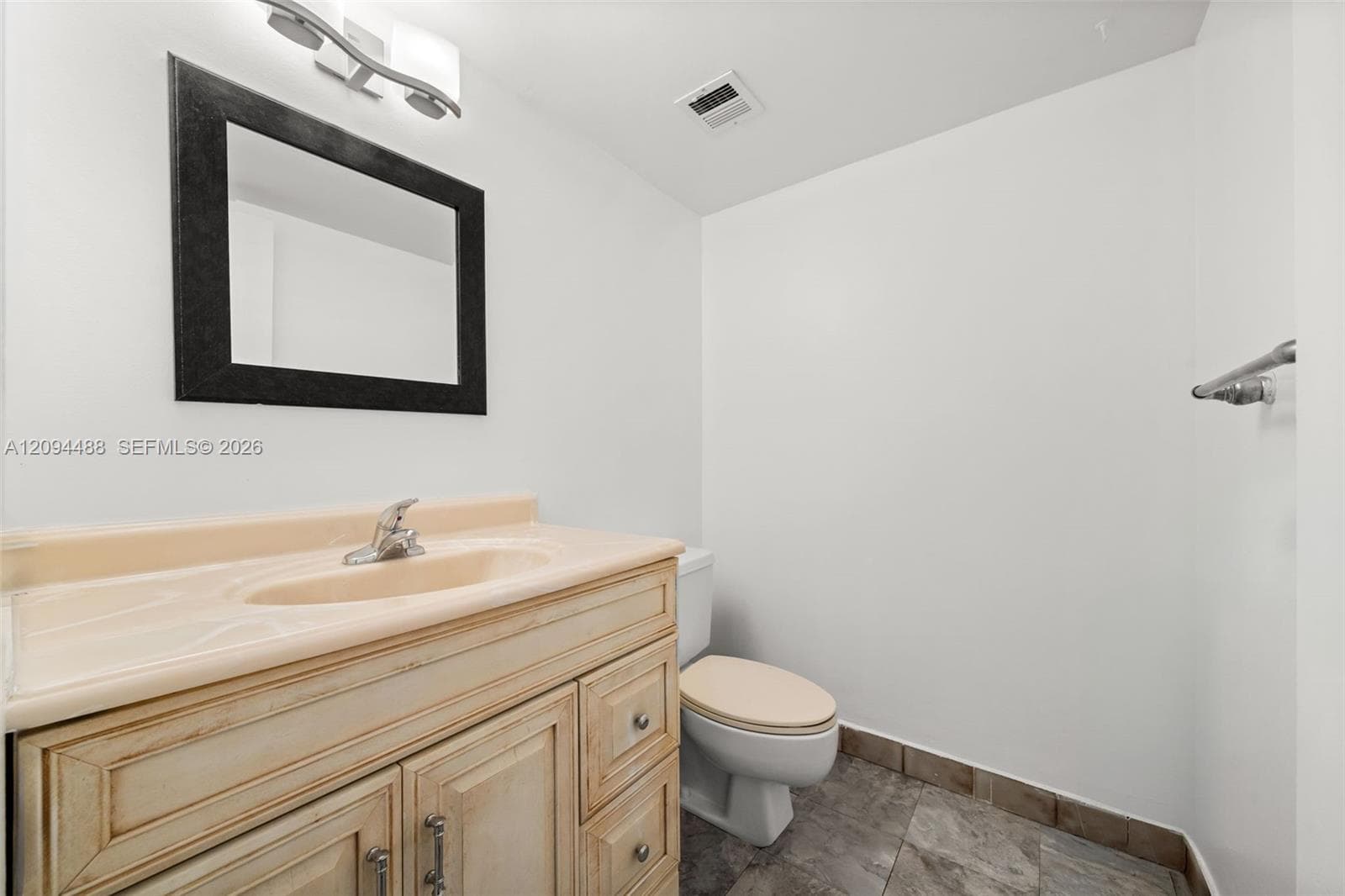 16565 NE 26th Ave 4D photo 5