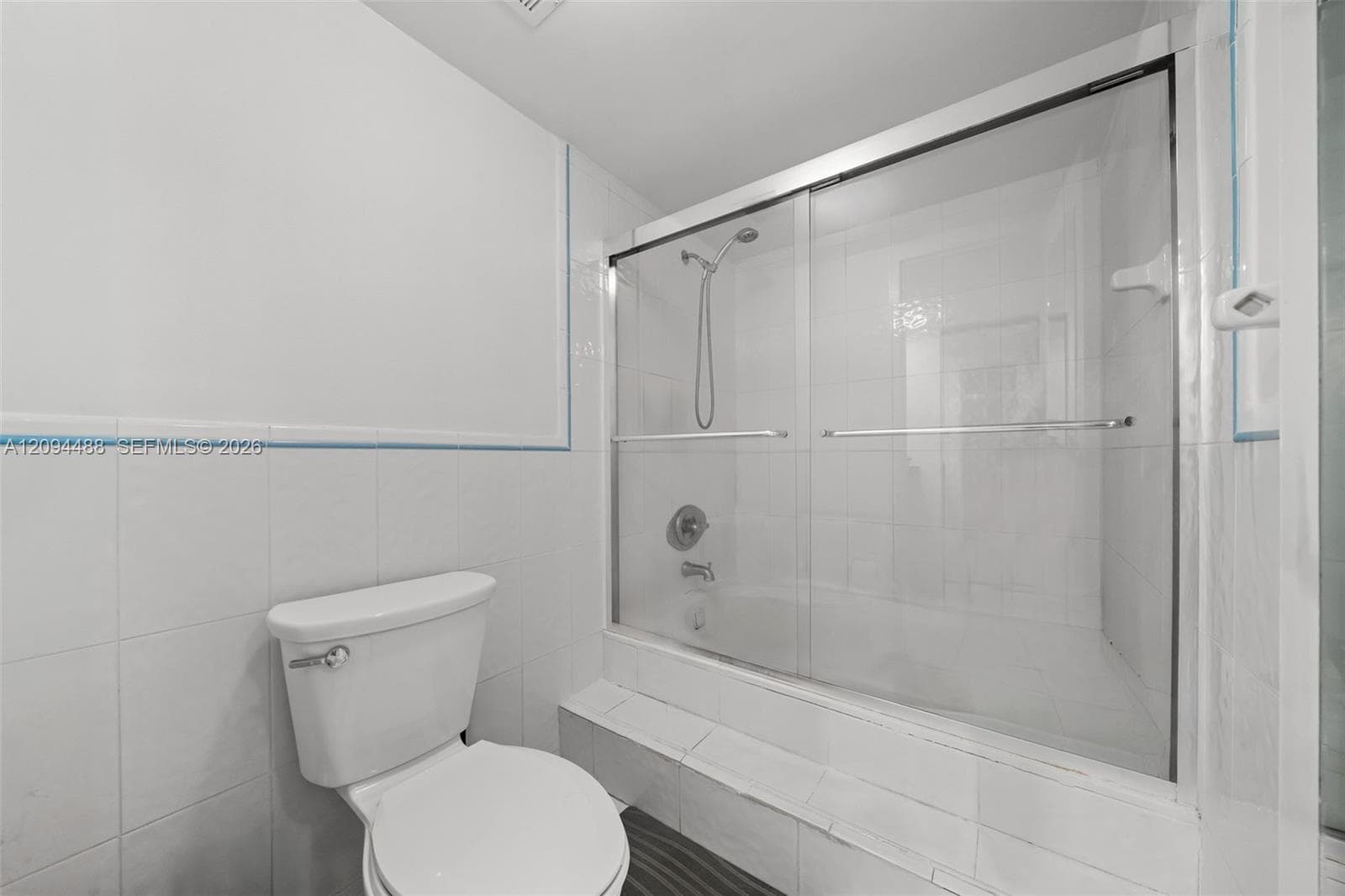 16565 NE 26th Ave 4D photo 14