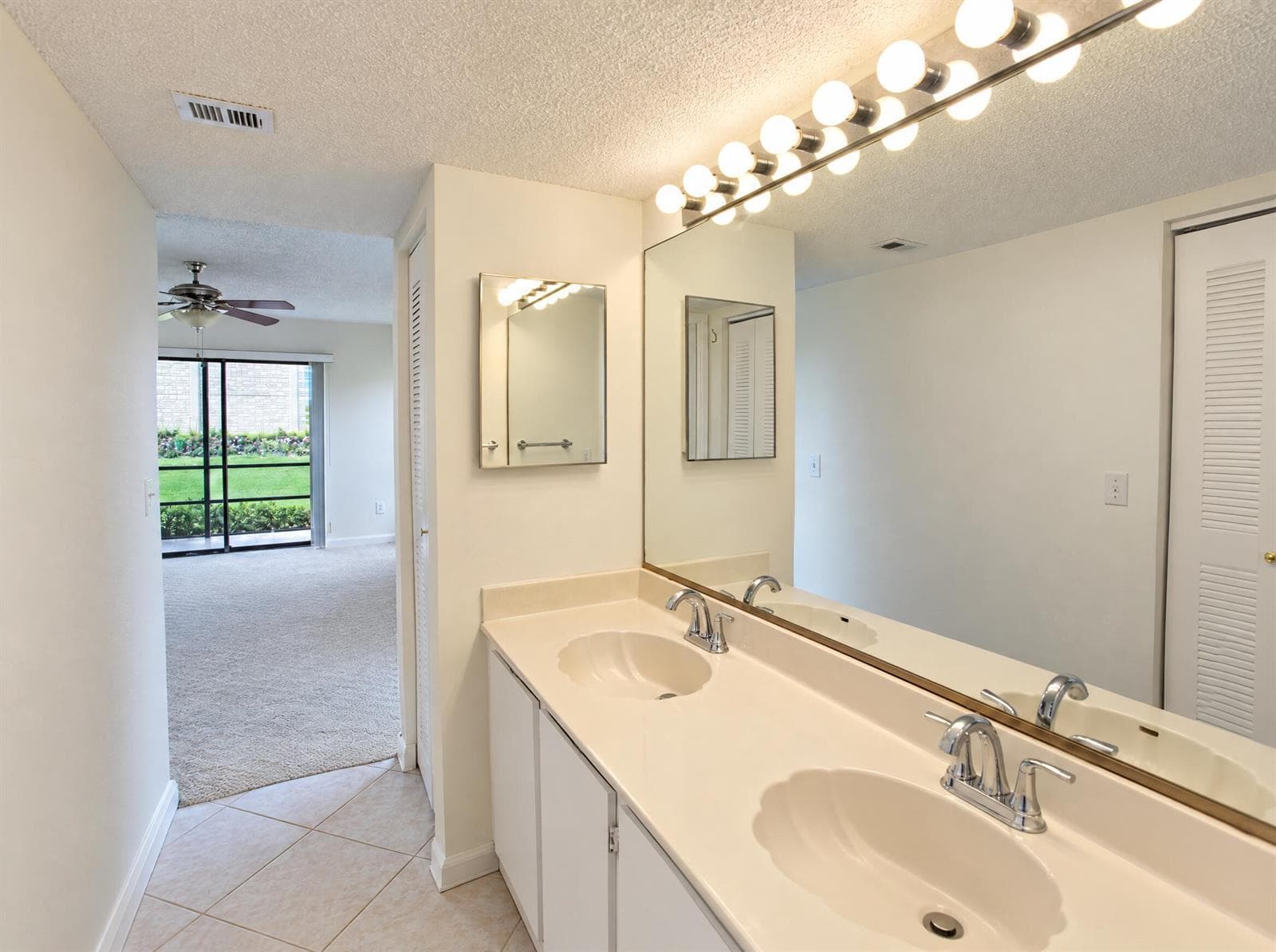 7915 WILLOW SPRING 1218 photo 17