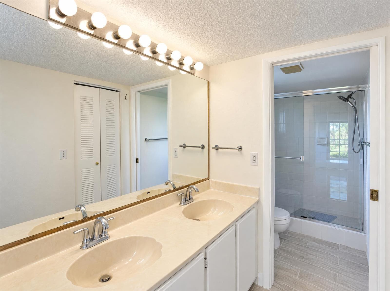 7915 WILLOW SPRING 1218 photo 16