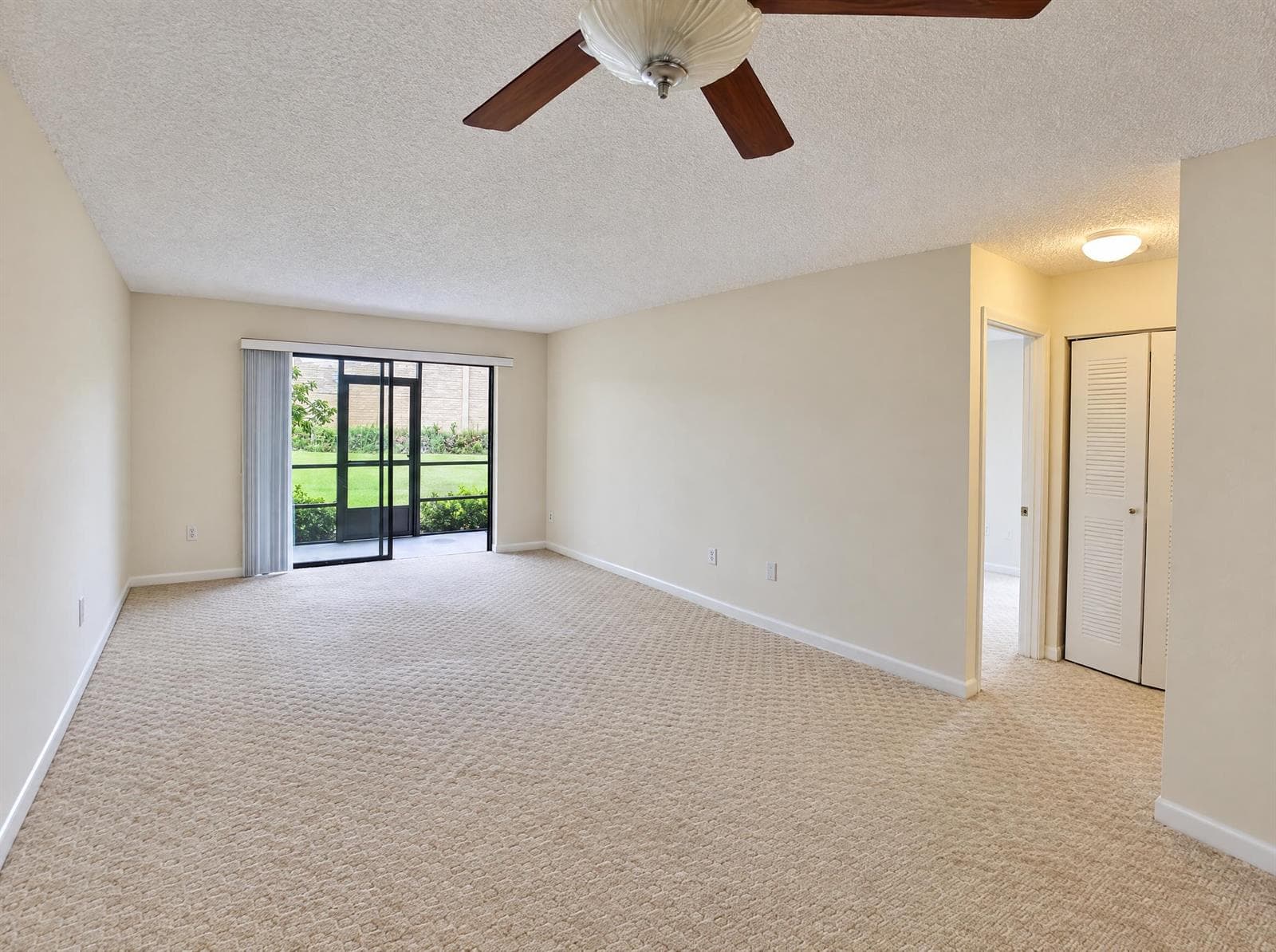 7915 WILLOW SPRING 1218 photo 8