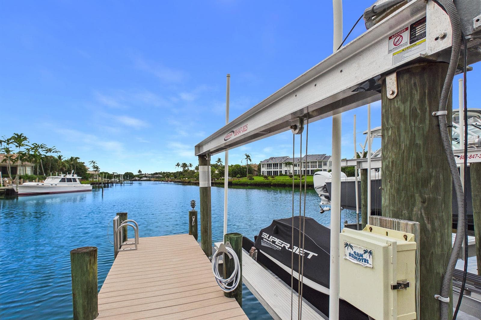 501 Captains Way photo 3