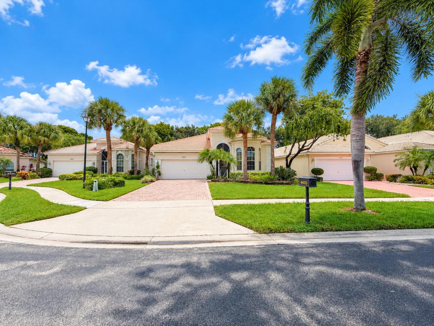 6435 EMERALD BREEZE Way photo 2