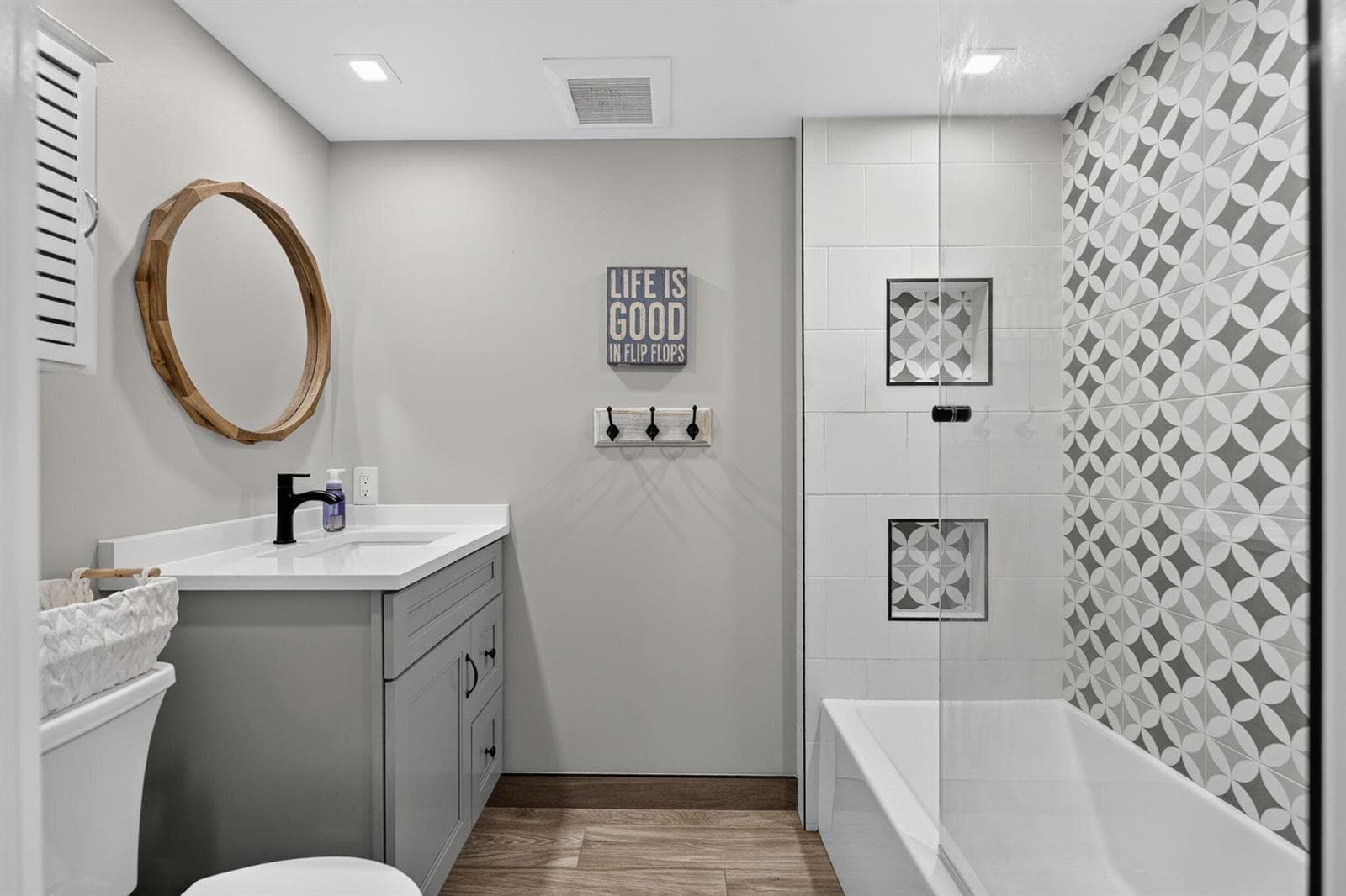 1200 Marine Way E 803B photo 20