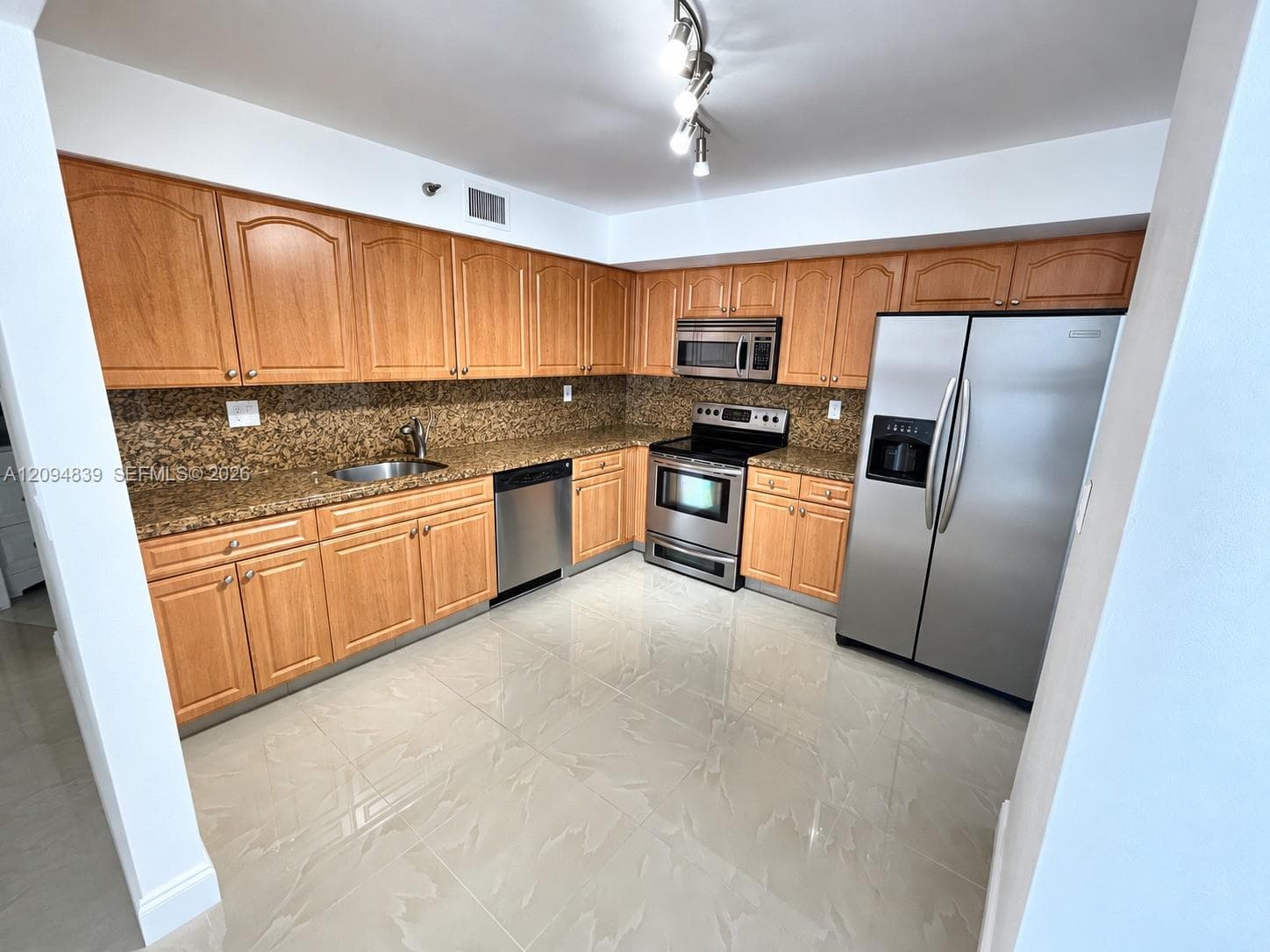 3500 Mystic Pointe Dr 3002 photo 10