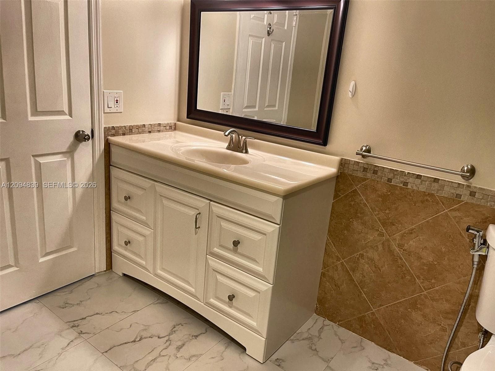 3500 Mystic Pointe Dr 3002 photo 18