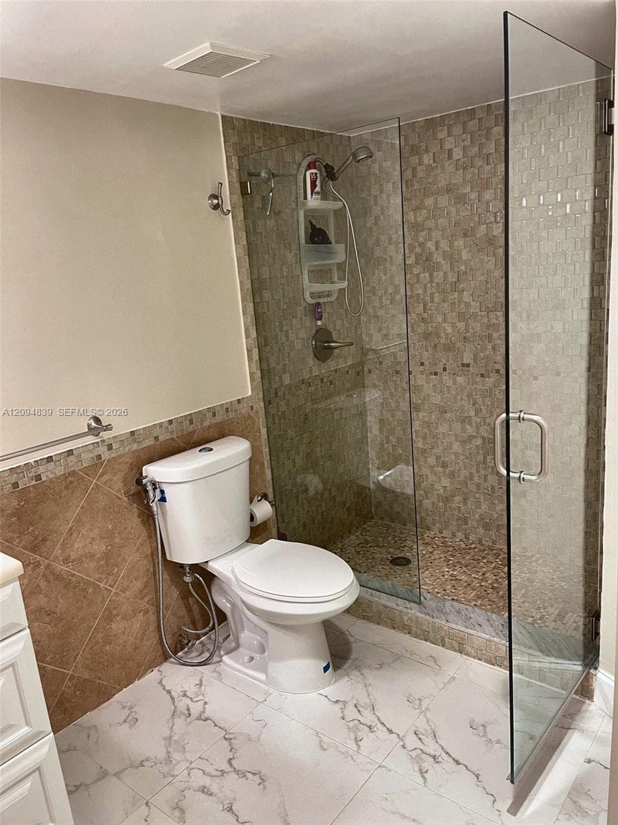 3500 Mystic Pointe Dr 3002 photo 19