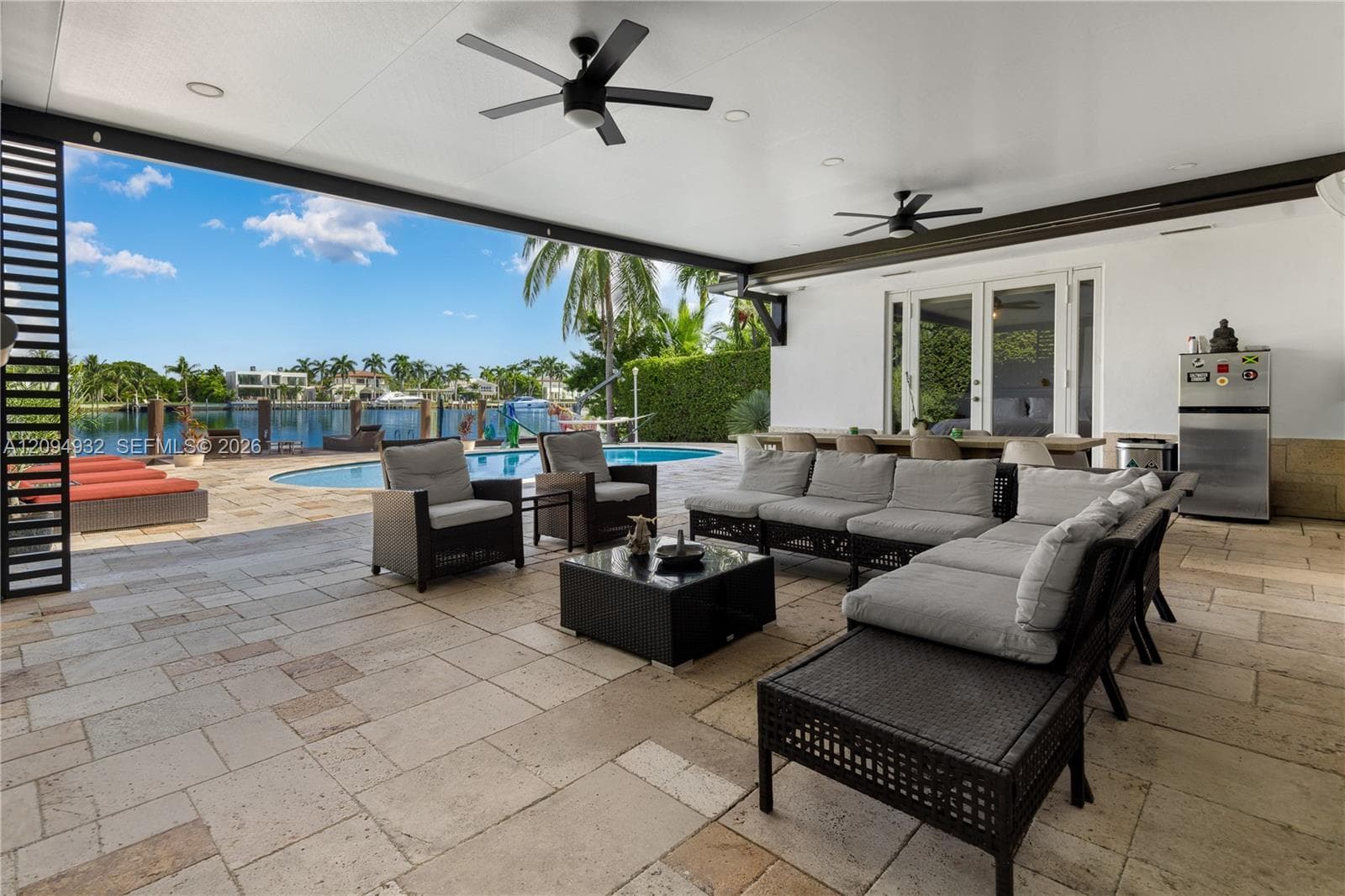 435 N Shore Dr photo 3